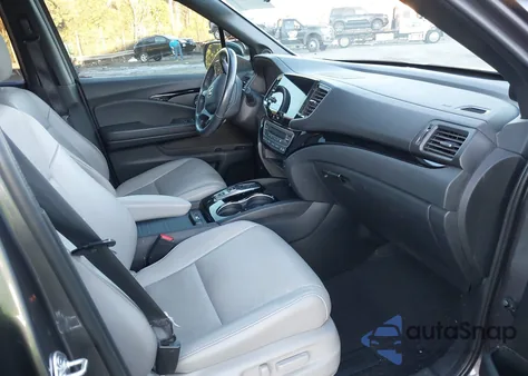 2021 Honda Passport 2Wd Touring z USA, uszkodzony, nr VIN 5FNYF7H98MB012918